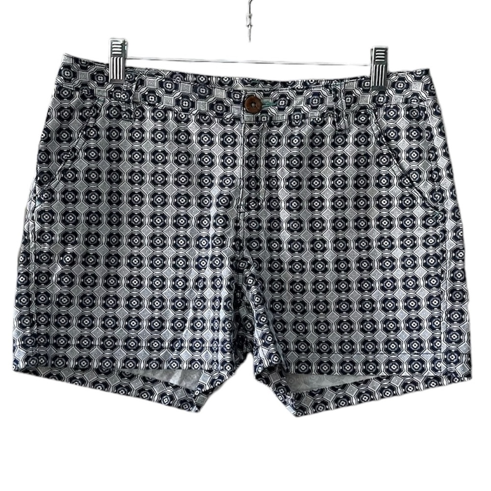 Bob Timberlake flat front chino shorts white with blue geometric print Women’s 8